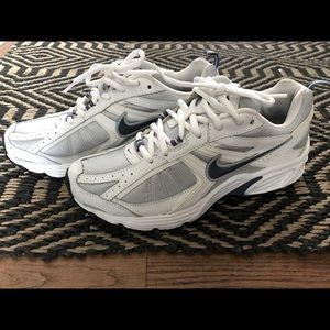 Nike BRS 1000 Women’s running shoes size 8